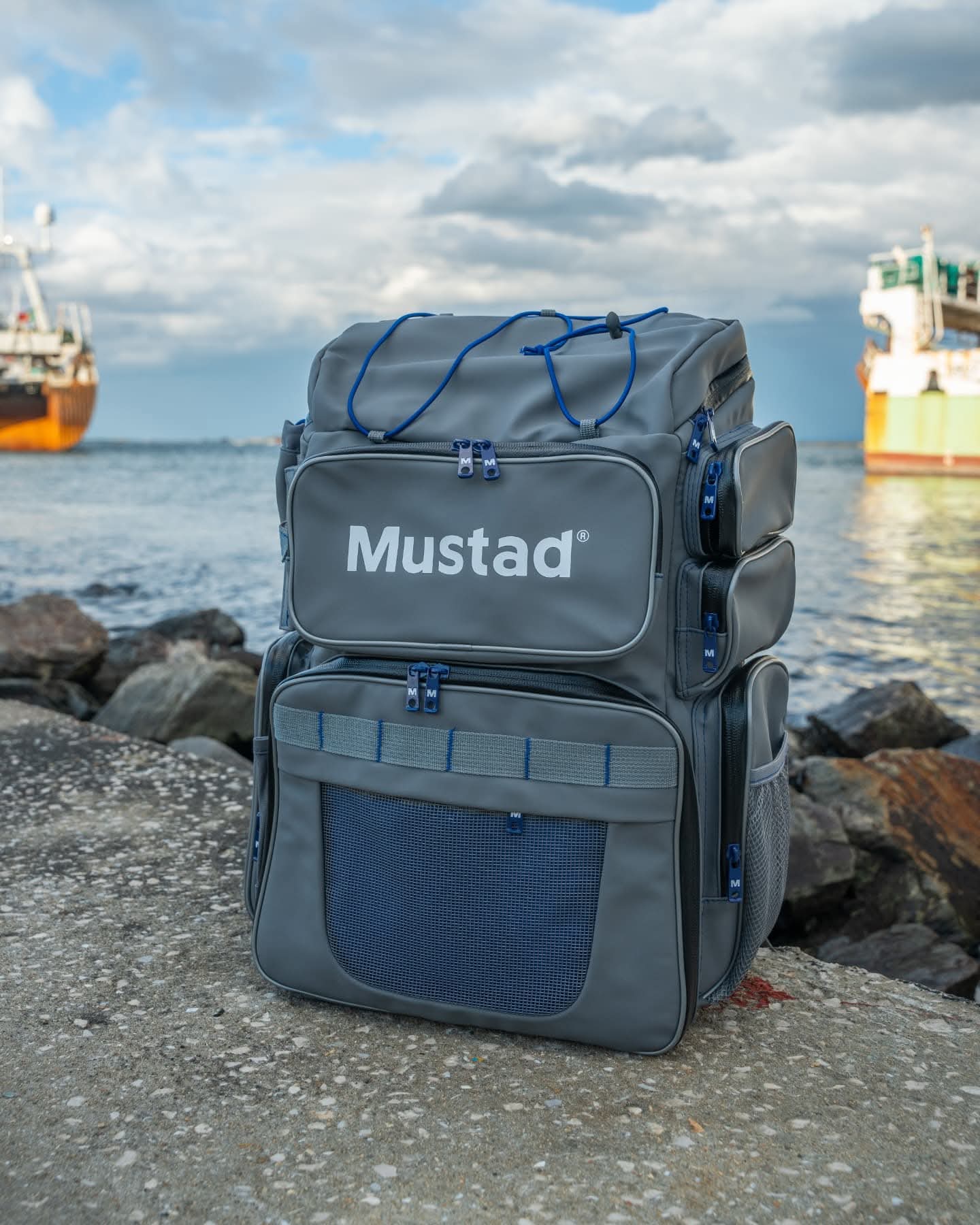 MGTBP Mustad Ruksak Game Time Back Pack, 4boxes, rod holder, Water-Resistant