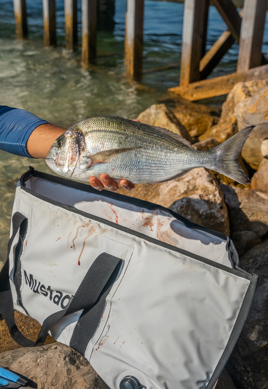 MB040 MUSTAD TORBA Fish Cooler Bag, 38" 90cm x 35cm x 20cm w. drainage hole